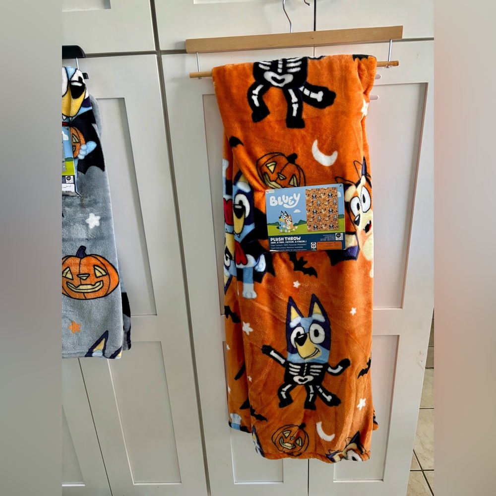 Bluey Halloween Pumpkin Plush Throw Blanket